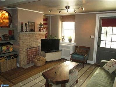 4th image of 49 E Grant St