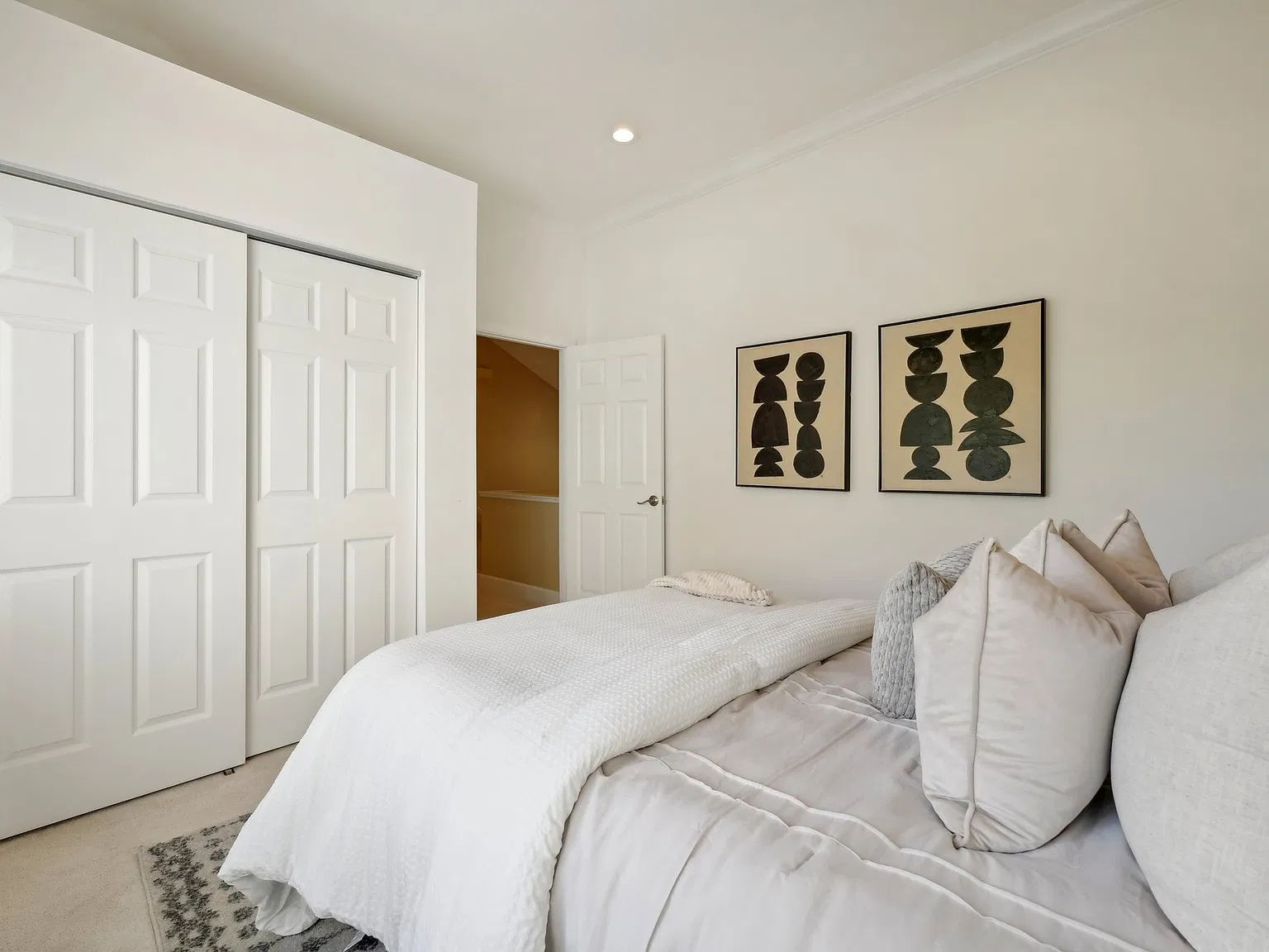 3 bed, 2.5 bath, 1752 sqft, $5,250 — Photo 3
