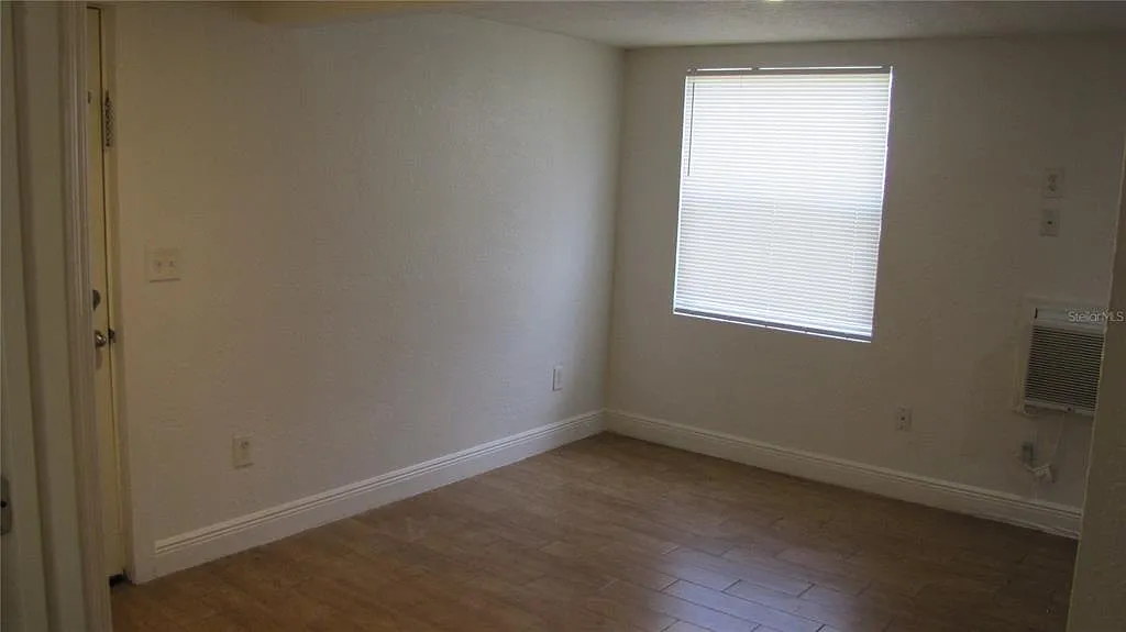 2 bed, 1.0 bath, 480 sqft, $1,600 — Photo 2
