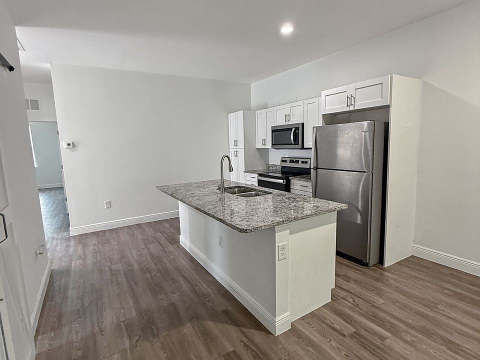 1st image of 448 Grant Blvd #1