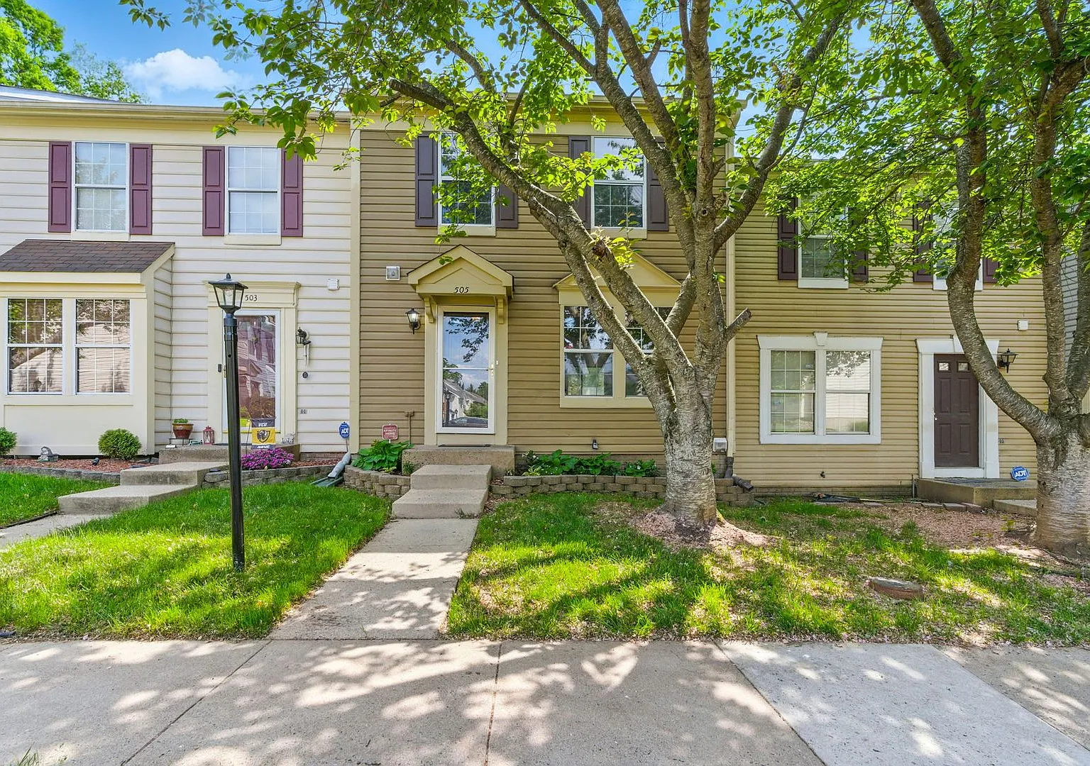 Charming 4-Bedroom Townhouse in Sought-After Highpointe Community! — Photo 1