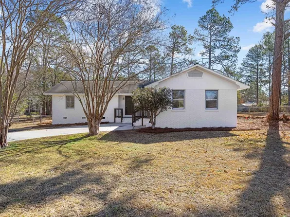 2209 Meadowbrook Dr, Tifton, GA 31794