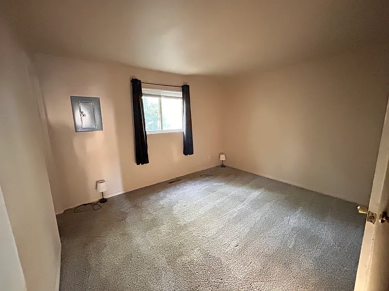 1124 Case Ct #1136 — Photo 4