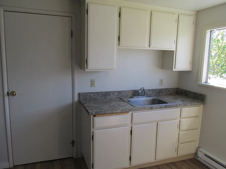 345 E Hazel Ave — Photo 4