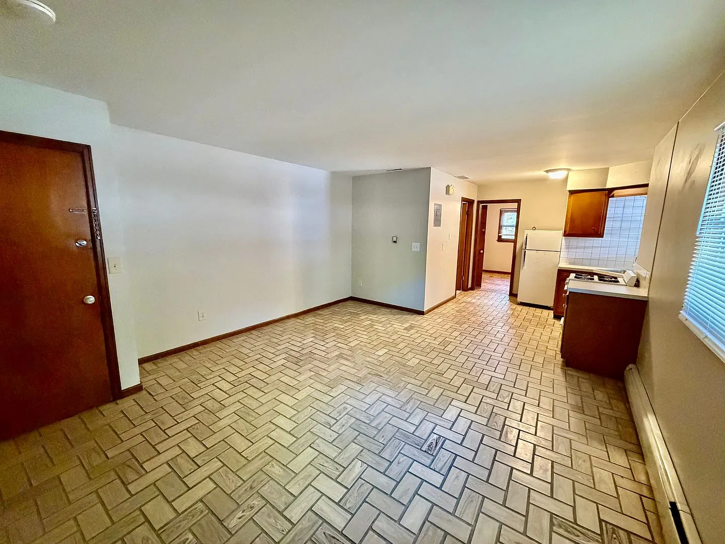 801 N. McLean — Photo 2