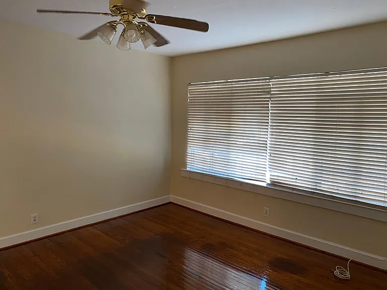 29 Van Heuval St — Photo 11