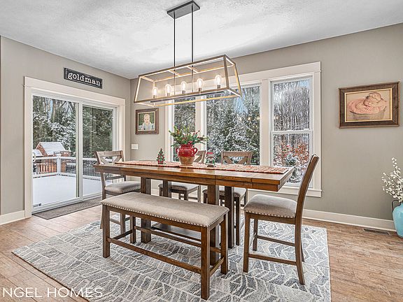 5th image of 12916 Woodrush Ct