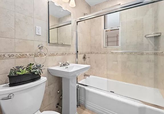 5th image of 385 E 16th St APT 6D