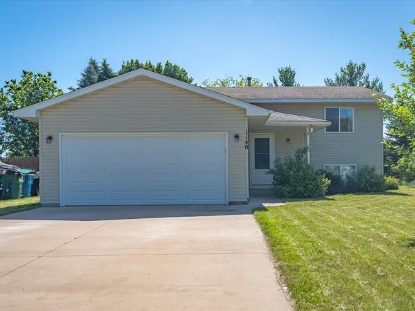 1140 Carriage Hills Dr S, Cambridge, MN 55008