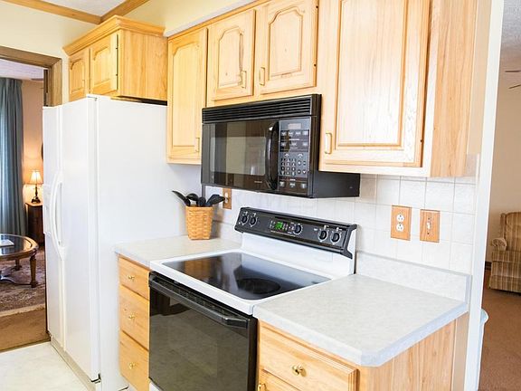 3rd image of 201 Parkview Dr
