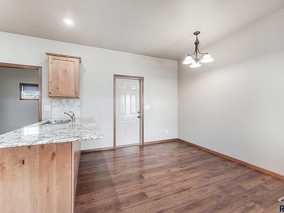 5th image of 509 Spruce St