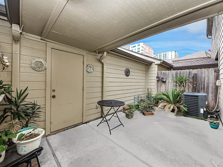 1022 Memorial Village Dr — Photo 30