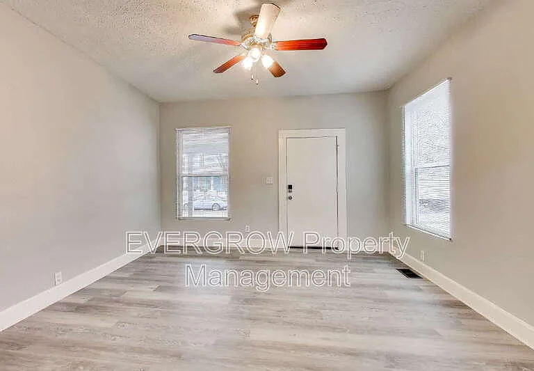 415 N Oxford St — Photo 8