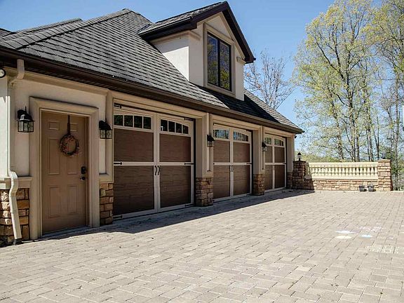 5th image of 2221 Pearl Ln