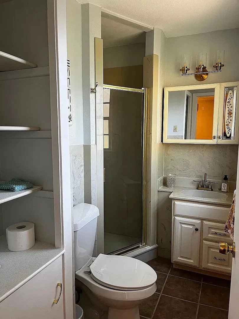Room in 3 Bedroom Home in San Antonio — Photo 2