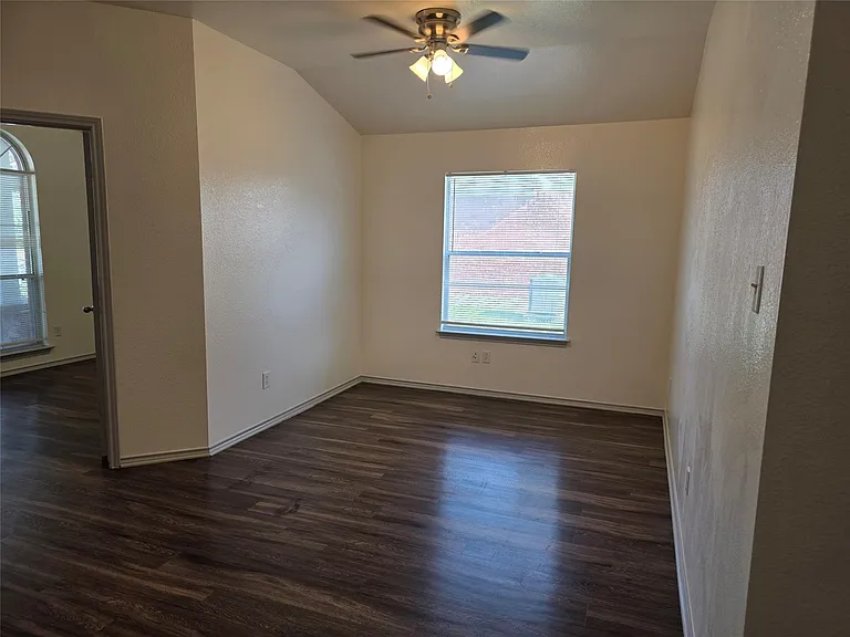 319 Riverwalk Dr — Photo 9