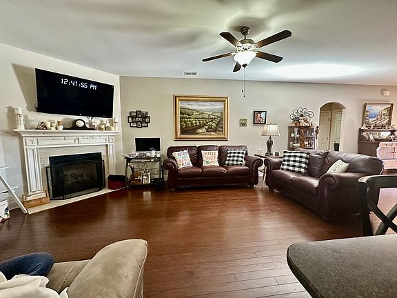 3rd image of 547 Cloverhill Ln