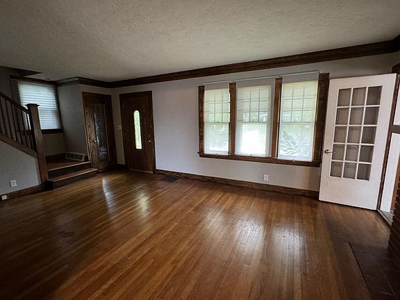 4th image of 5111 Oakmont Dr