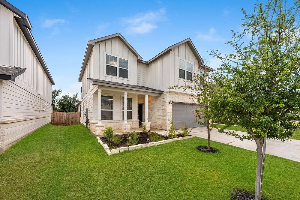 Spacious 5-Bed Home with Pool Access, Island Kitchen & Fenced Yard 11910 Biznaga, San Antonio — Photo 3