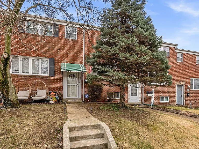 1029 Regina Dr — Photo 1