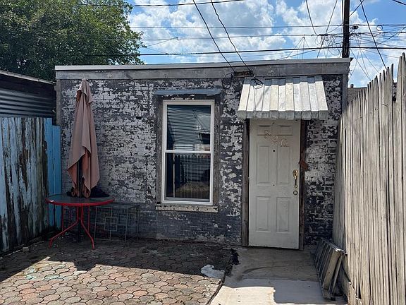 5th image of 520 Moss St