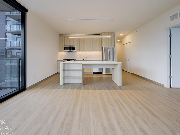 3rd image of 503 S Damen Ave #615