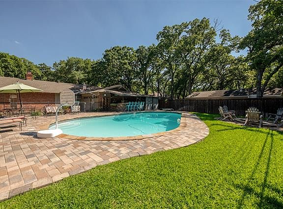 2nd image of 3413 Yellowstone Dr