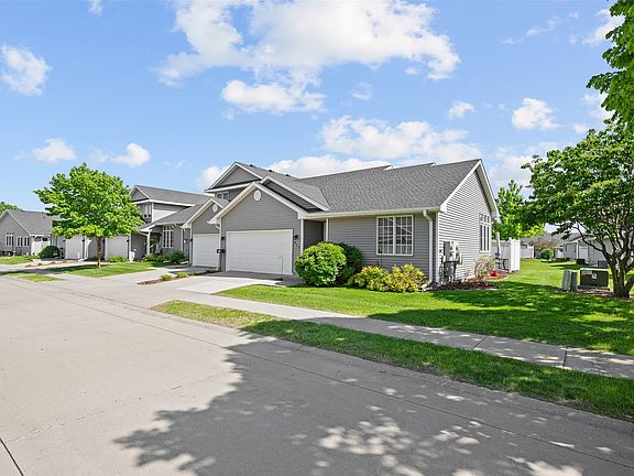 4th image of 920 Robin Cir