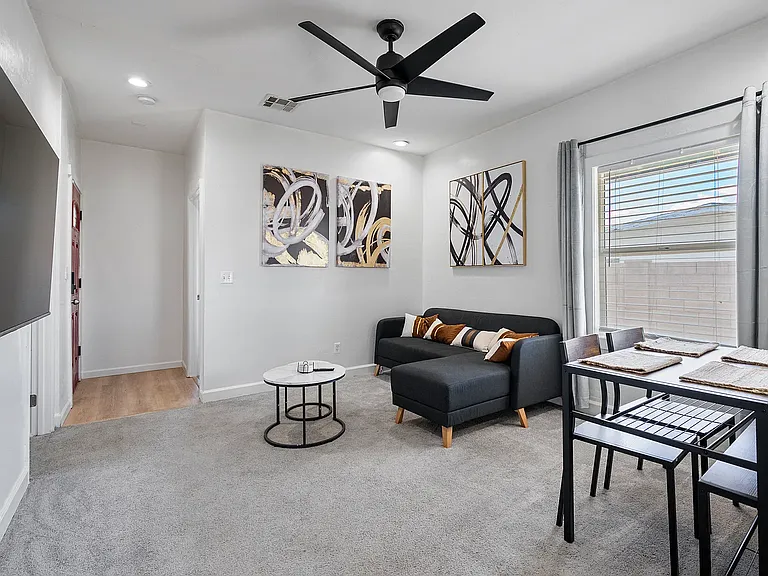 1632 E Adams St — Photo 13