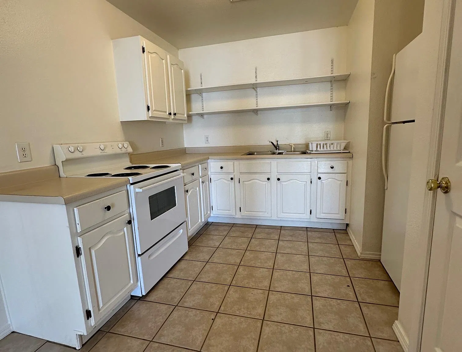2 bed, $950 — Photo 1