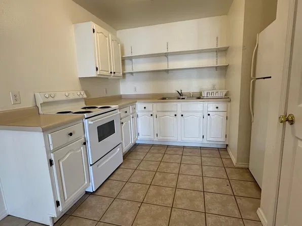 2028 N Birch Ave, Fayetteville, AR 72703