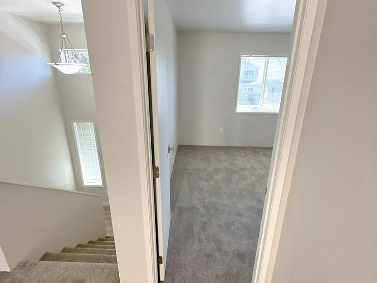 5513-5515 N Hills Dr #5517 — Photo 4