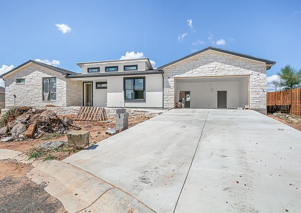 2nd image of 811 Gray Oak Ct