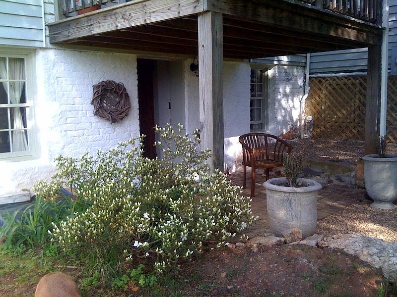 Private entrance. Patio