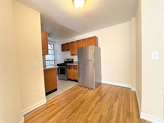 4th image of 65 Park Ter W #E4