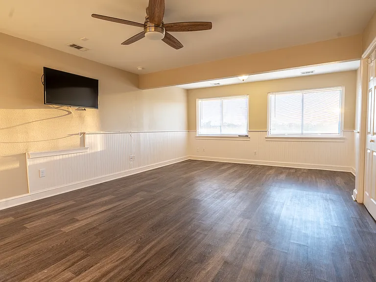 909 Miller Ave #B — Photo 31