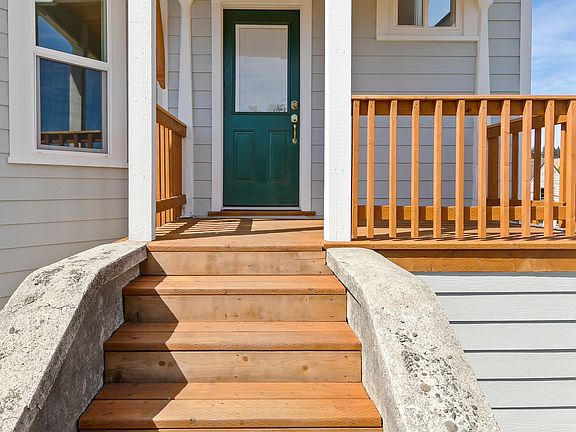 2nd image of 122 E 2nd St #1