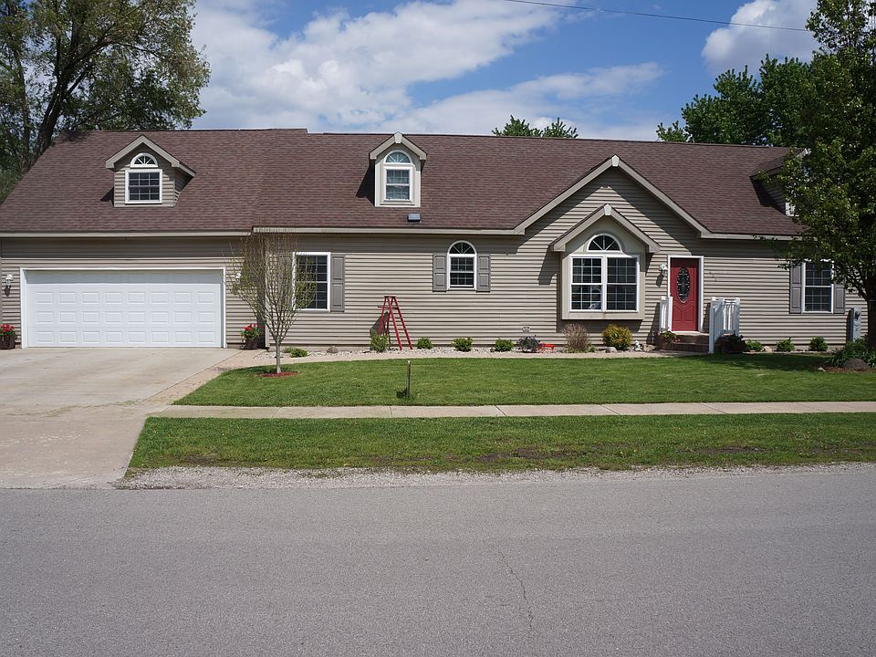 1st image of 455 3rd Ave