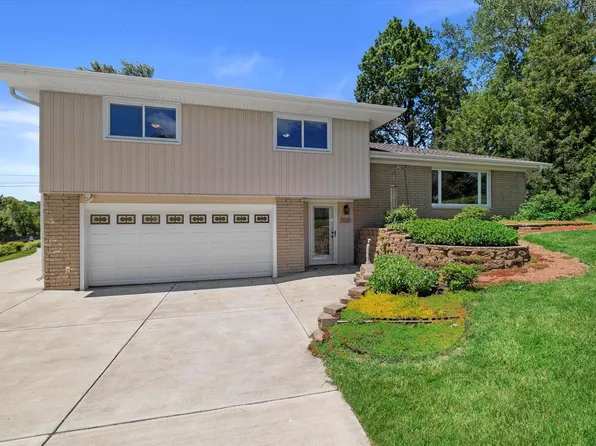 W262S3265 Ridge ROAD, Waukesha, WI 53189