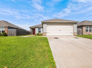 5018 W Claxton Cir, Fayetteville, AR 72704