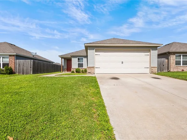 5018 W Claxton Cir, Fayetteville, AR 72704