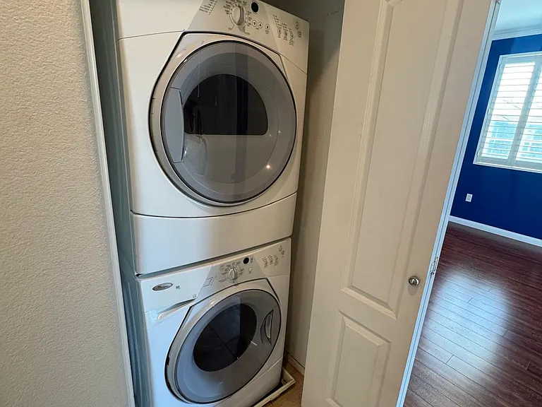 LAUNDRY CLOSET