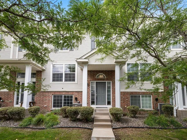 907 Ledgestone Dr, Mahtomedi, MN 55115