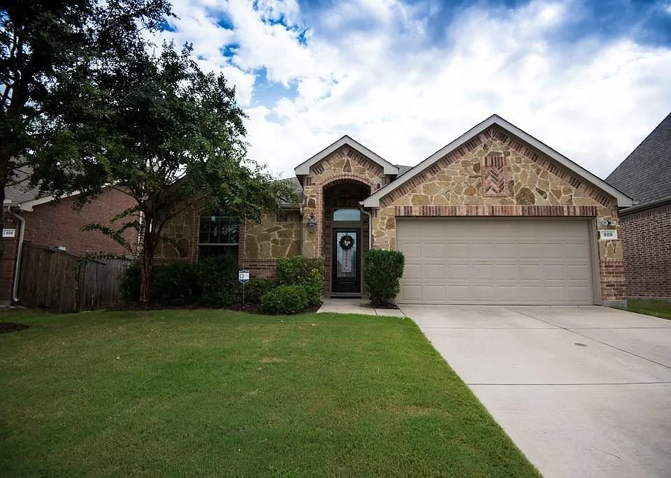 809 Hardwood Dr