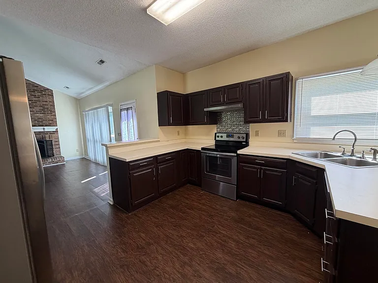 160 Wainwright Mnr — Photo 8