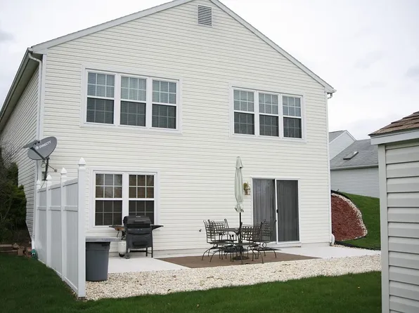 6295 S Highlands Cir, Harrisburg, PA 17111