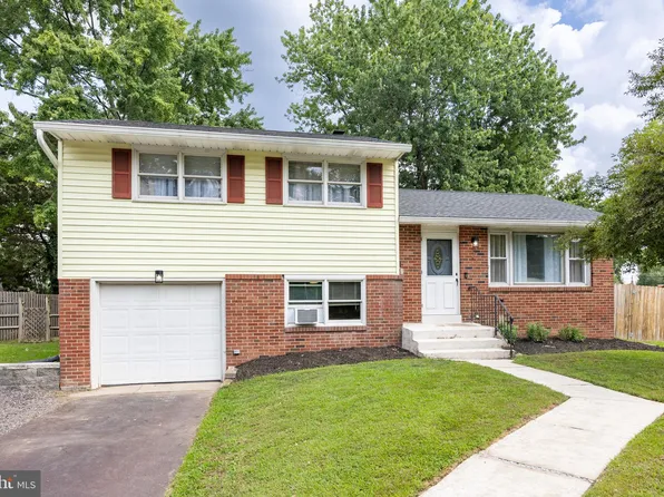 7 W Church Rd, Telford, PA 18969