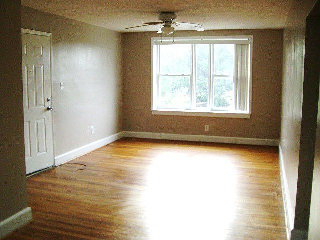 1st image of 405-1B E 5th St