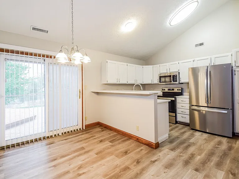 8867 Sundrop Rd — Photo 6