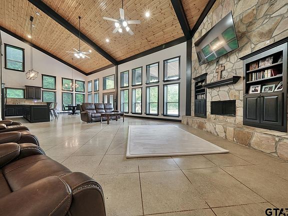 5th image of 2150 Crescent Ct #152